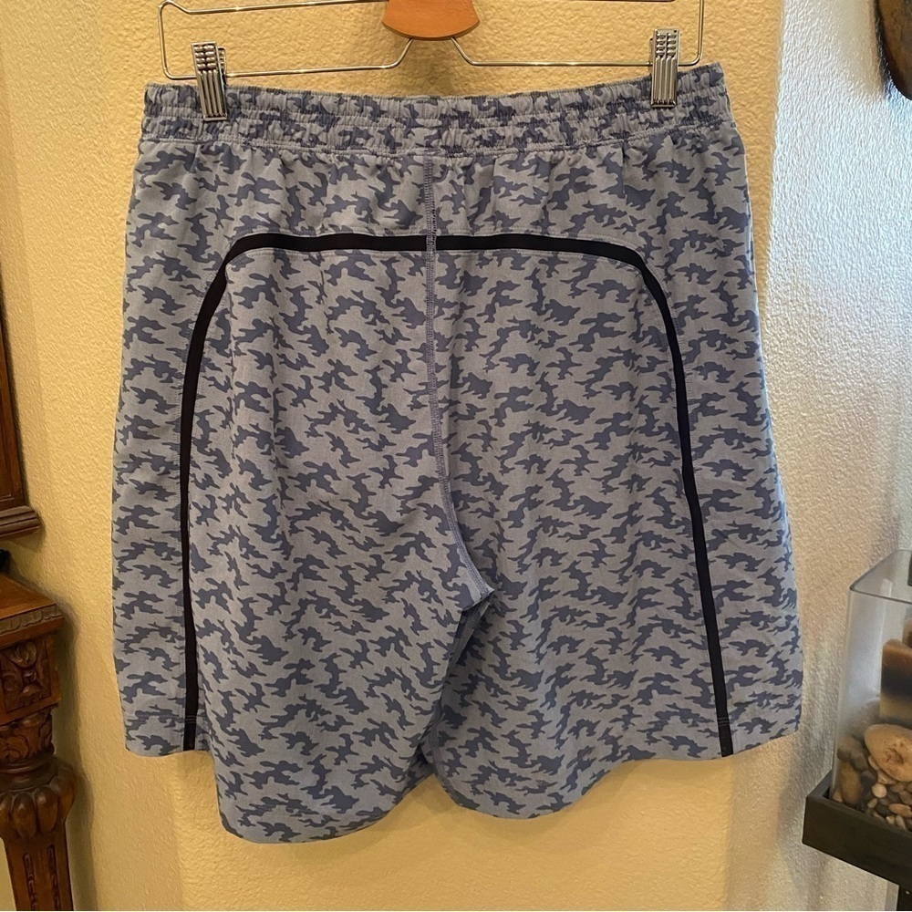 LULULEMON Men Blue Camo Print Built-In Athletic Shorts Size Large